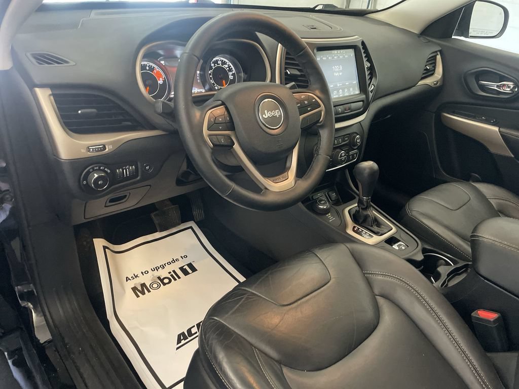 Used 2018 Jeep Cherokee Limited AWD/4WD image 4
