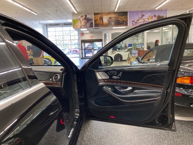 Used 2018 Mercedes-Benz S 560 4MATIC Sedan image 36
