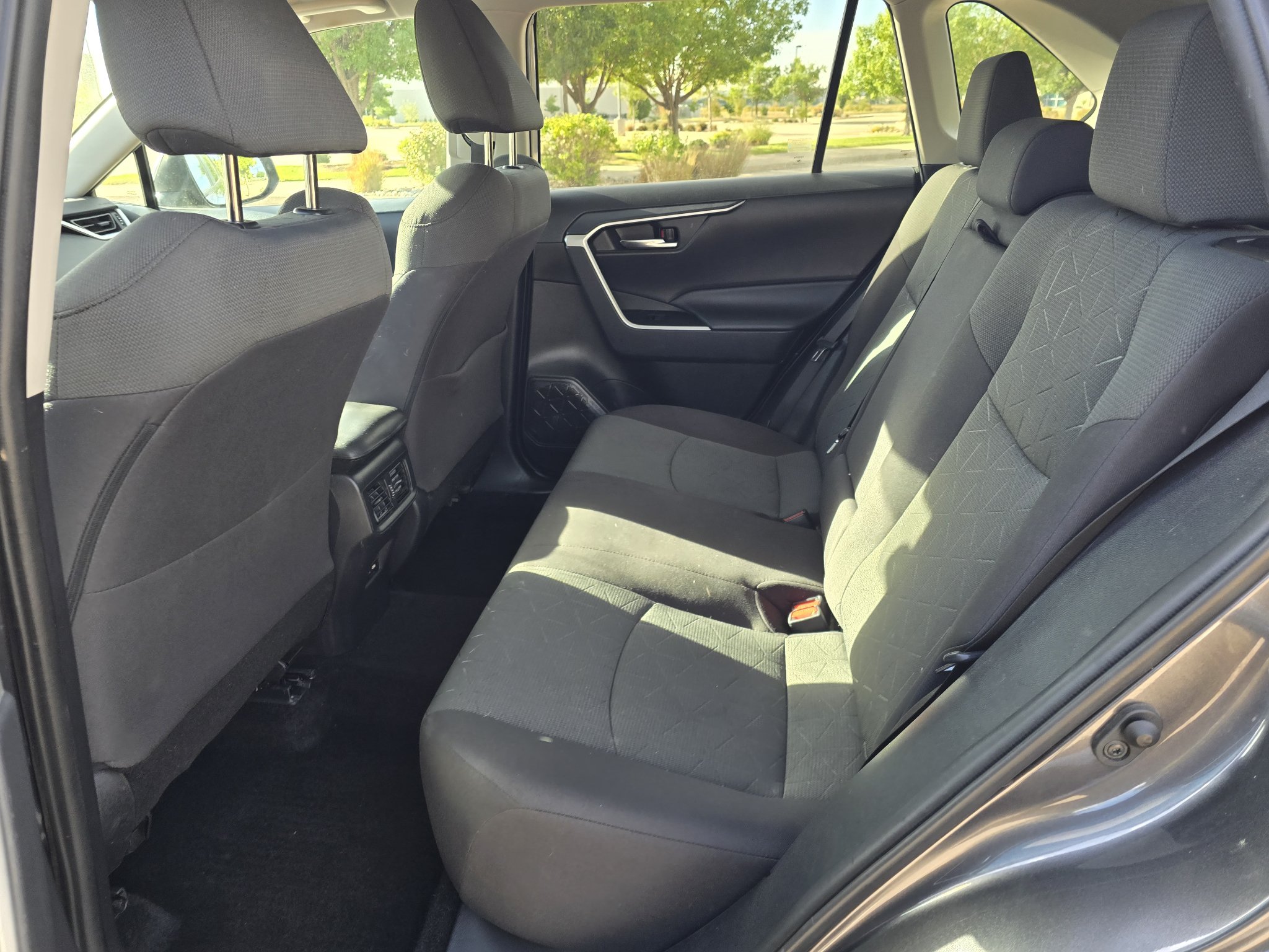 Used 2021 Toyota RAV4 XLE AWD/4WD image 14