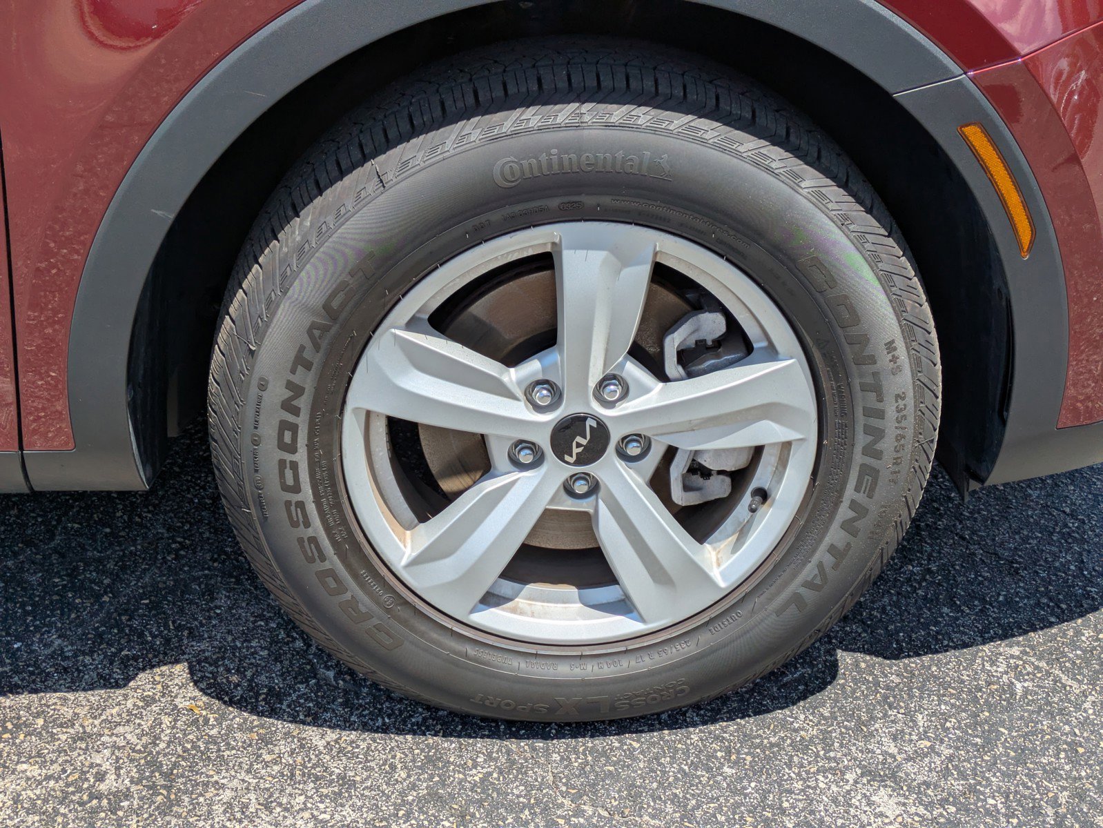 Certified 2025 Kia Sorento LX image 9