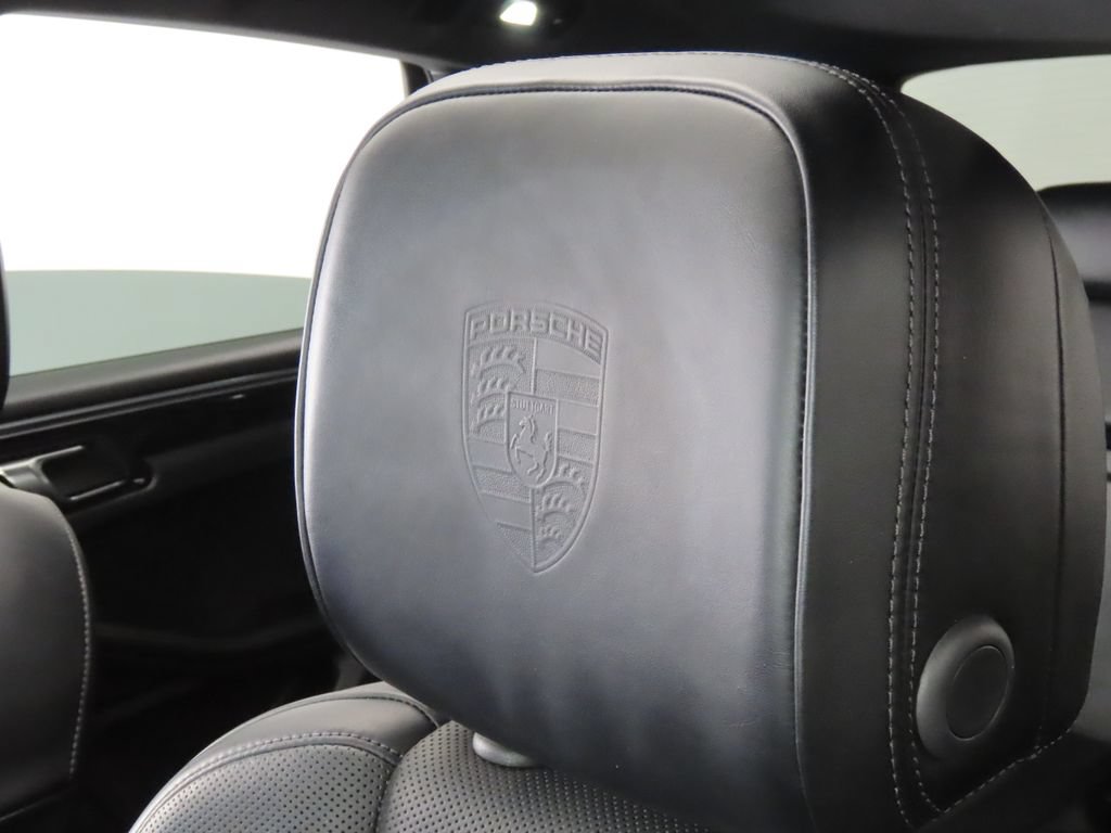 Certified 2024 Porsche Macan Turbo AWD/4WD image 40