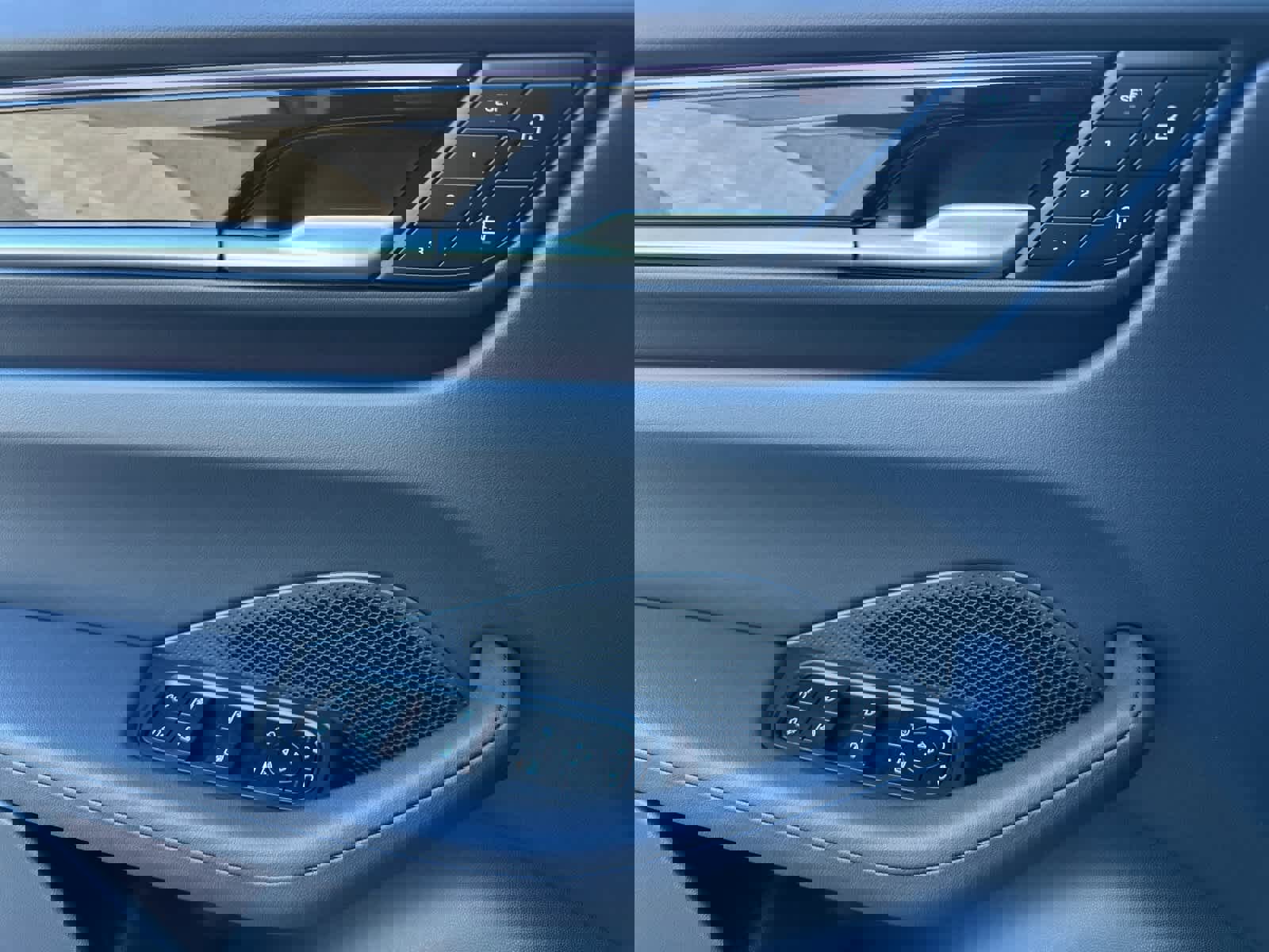 New 2026 Porsche Macan 4S Electric image 12