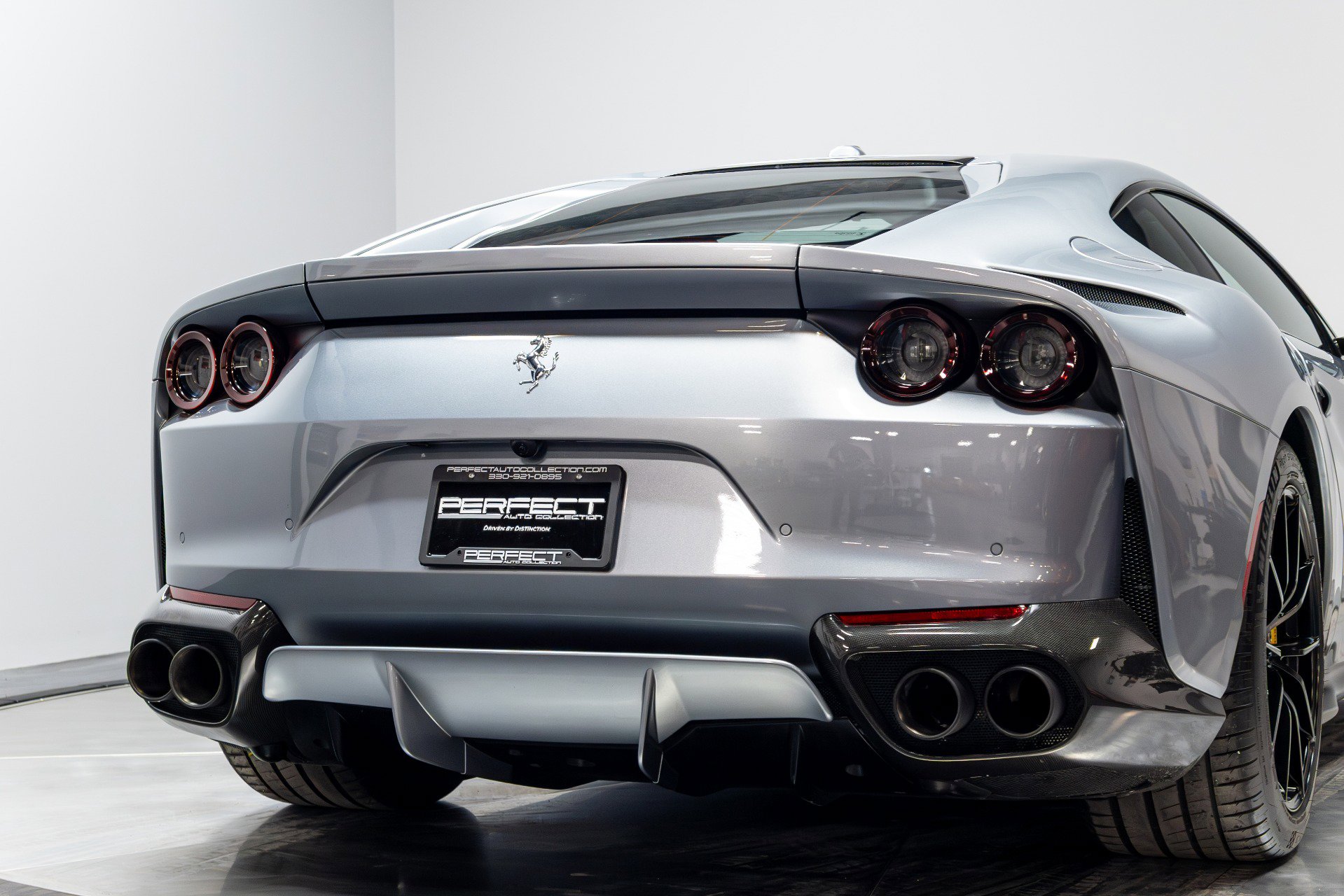 Used 2018 Ferrari 812 Superfast RWD image 75