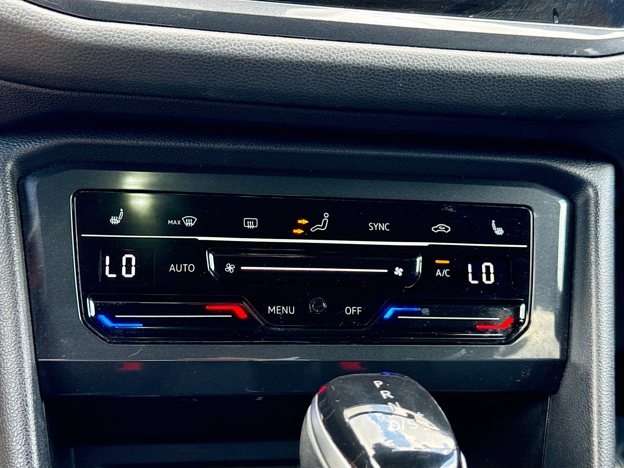 Used 2023 Volkswagen Tiguan SE R-Line image 31