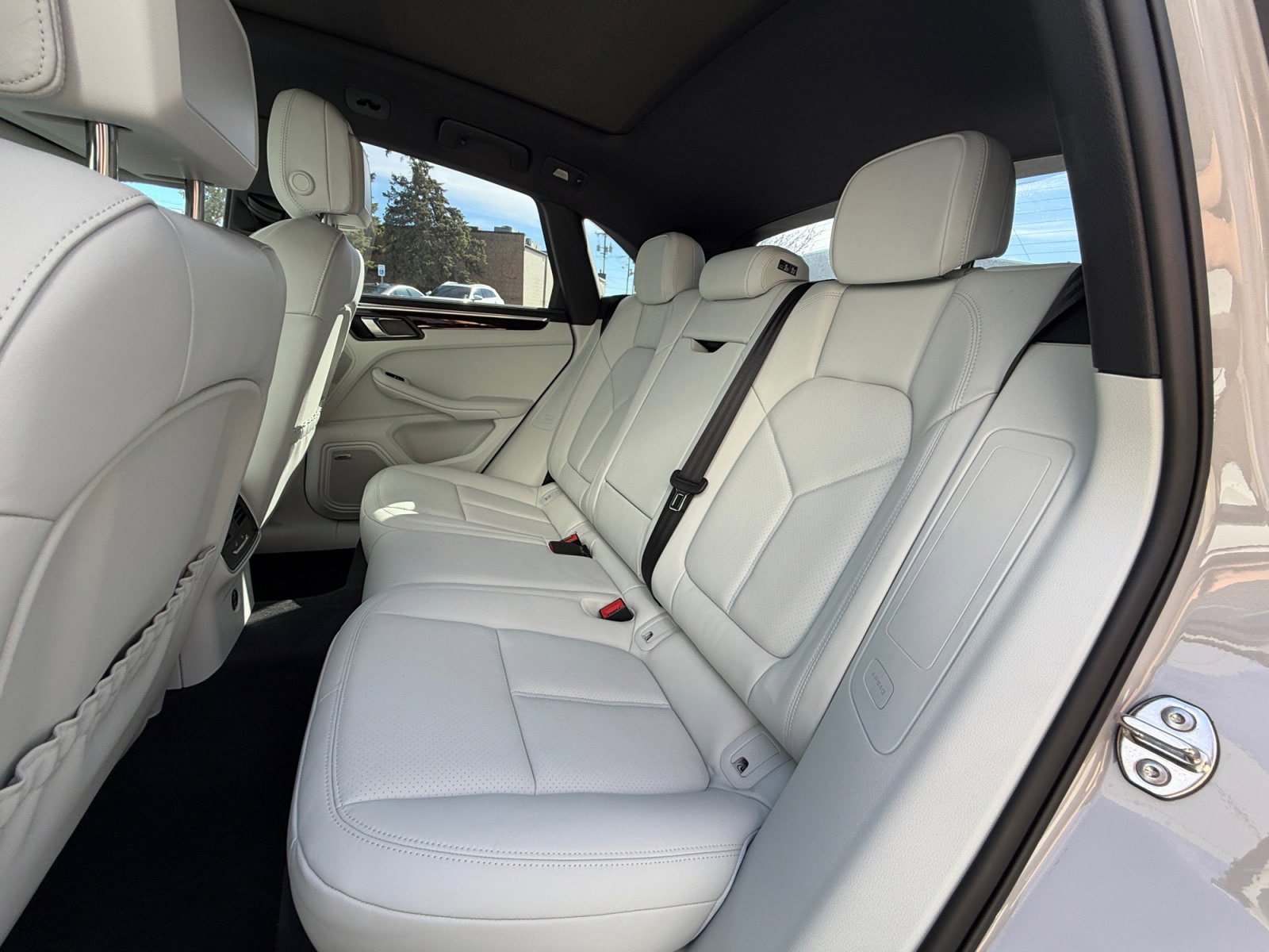 Certified 2025 Porsche Macan S AWD/4WD image 21