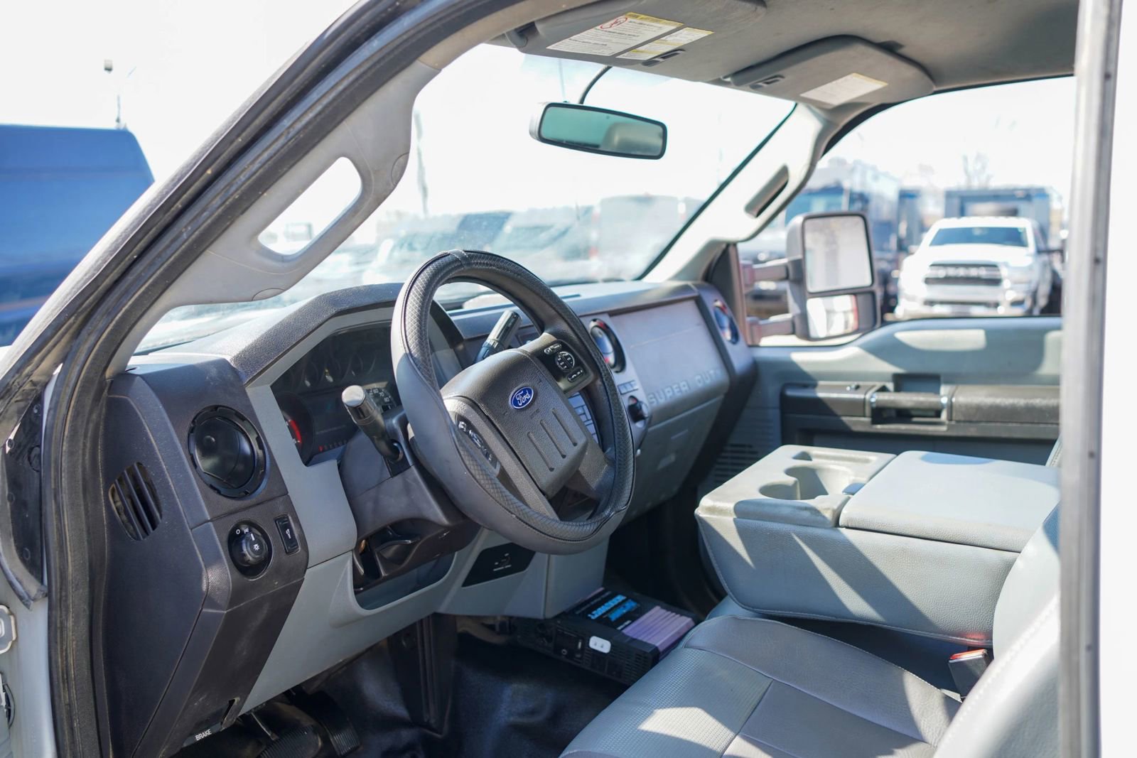 Used 2016 Ford F550 4x4 Regular Cab Super Duty image 2