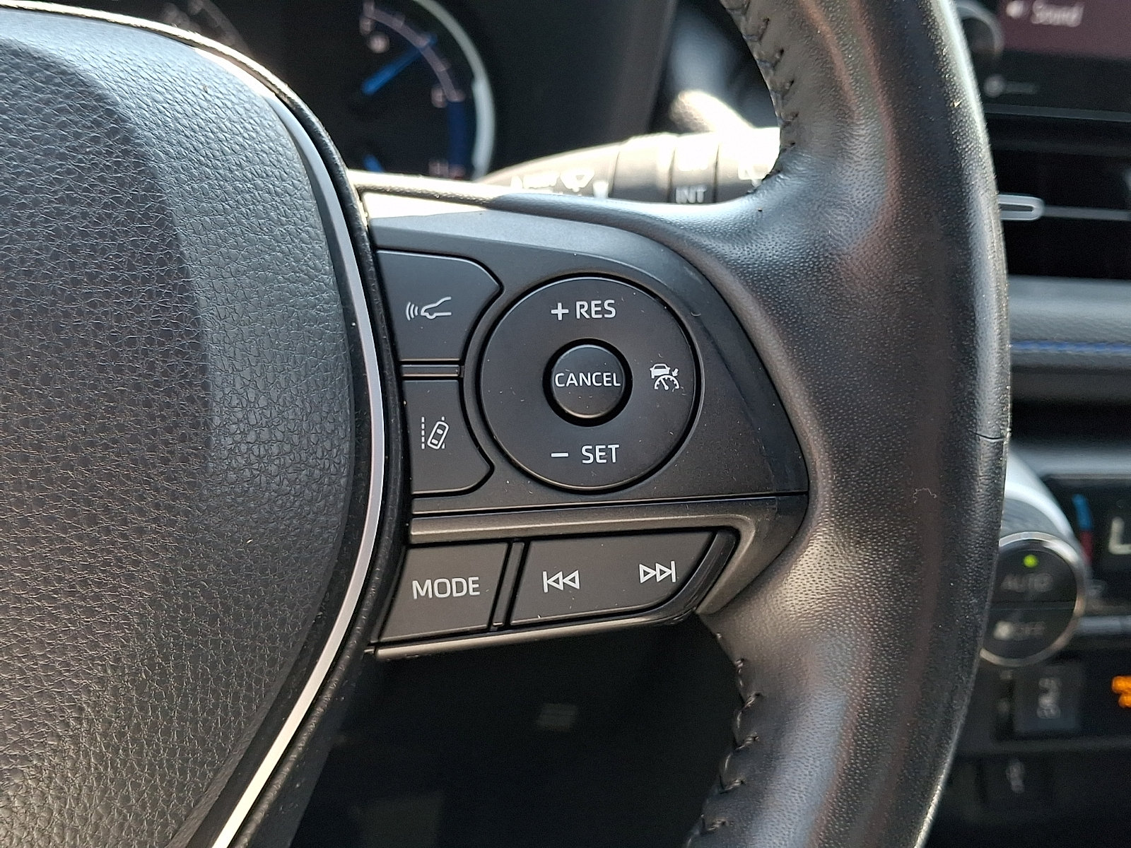 Certified 2021 Toyota RAV4 XSE w/ XSE Grade Weather Package AWD/4WD image 31