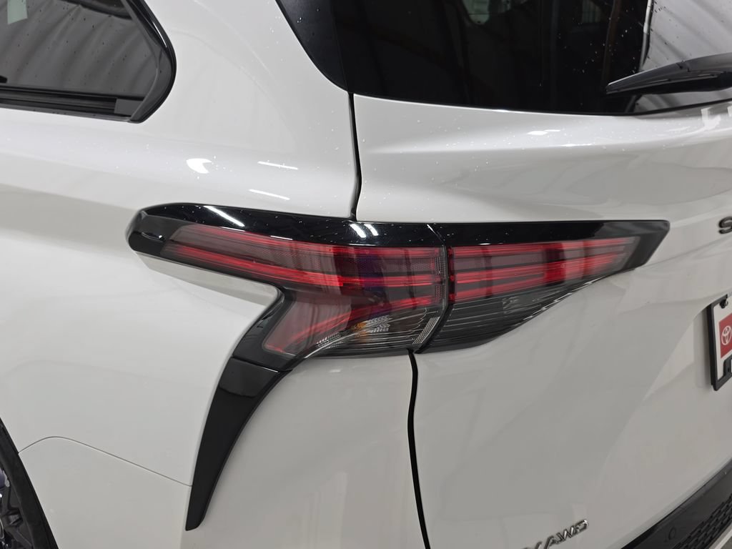 Certified 2025 Toyota Sienna XSE AWD/4WD image 39