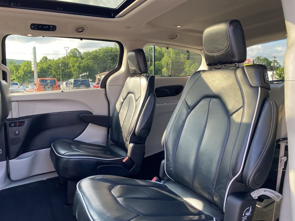 Used 2024 Chrysler Pacifica Limited image 18