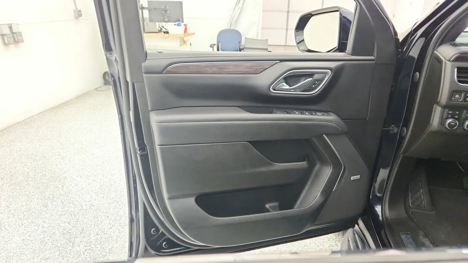 Used 2023 Chevrolet Tahoe LT image 31