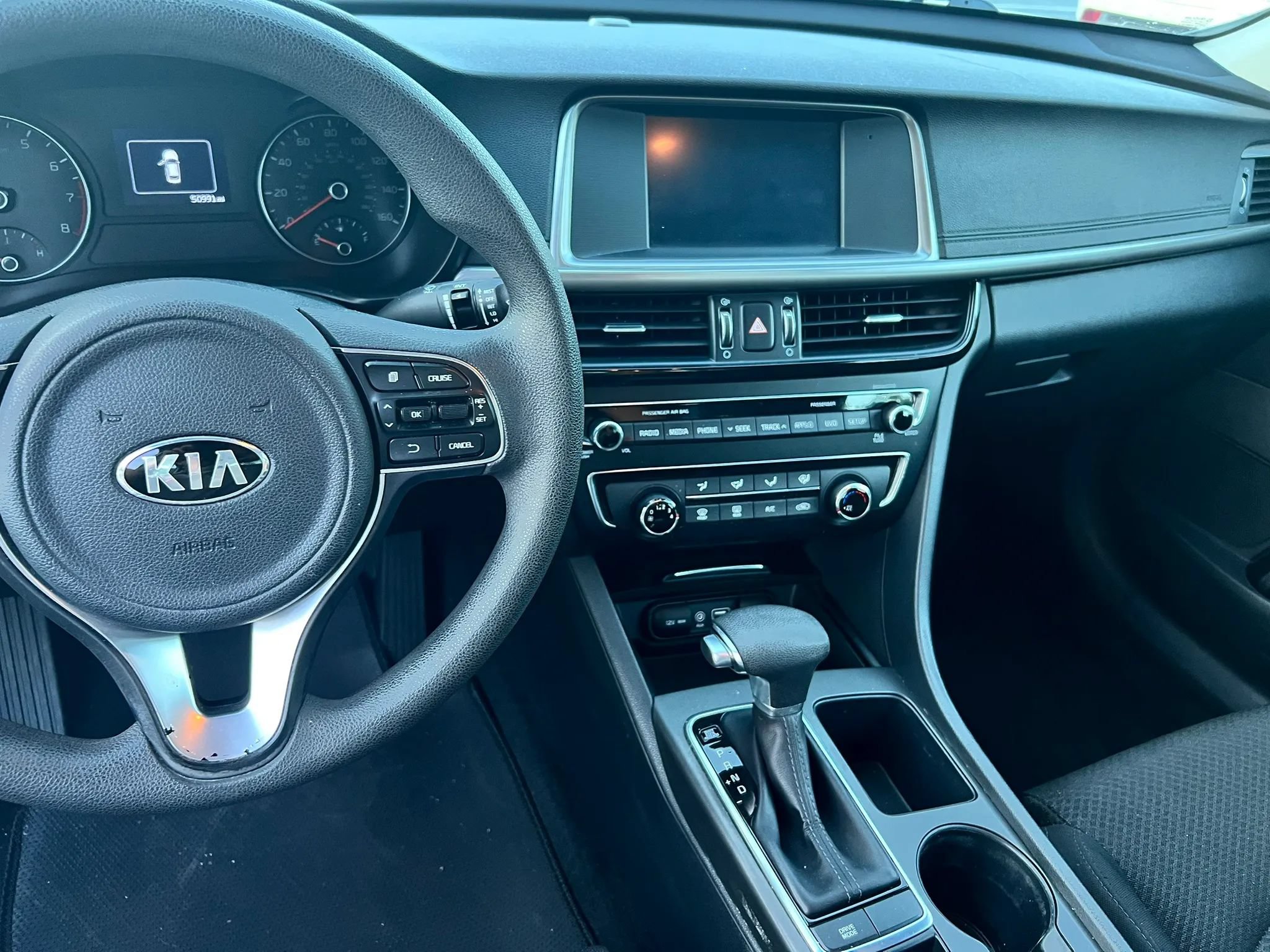 Used 2018 Kia Optima LX w/ 17" Alloy Wheels Package FWD image 9