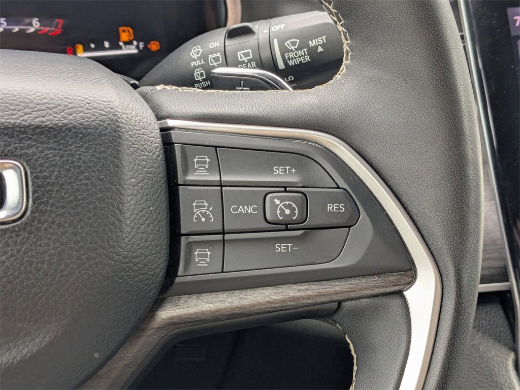 Used 2024 Jeep Grand Cherokee L Limited w/ Luxury Tech Group II image 17