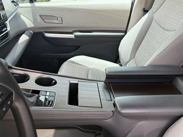 Used 2023 Toyota Sienna LE w/ LE Plus Package FWD image 13