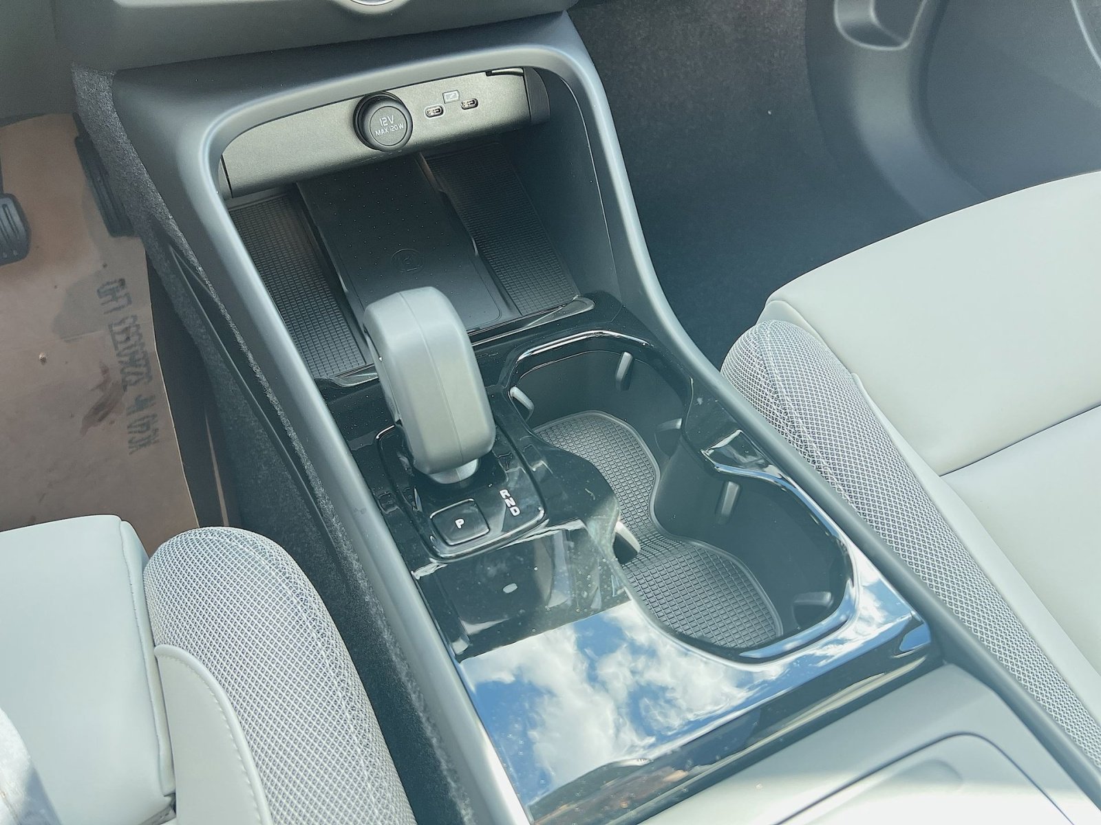 New 2026 Volvo EX40 Plus w/ Climate Package image 22