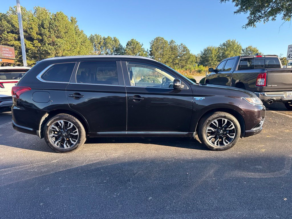 Used 2018 Mitsubishi Outlander GT AWD/4WD image 2