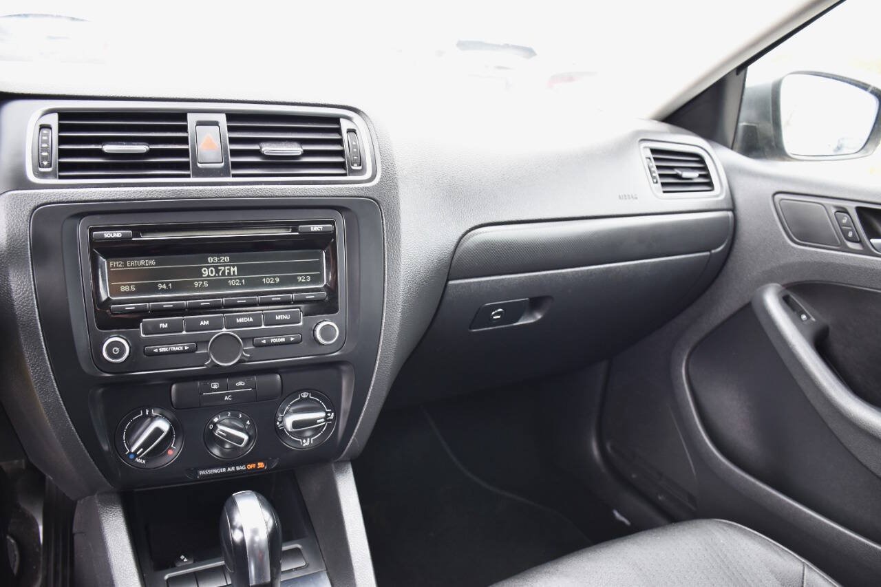 Used 2012 Volkswagen Jetta SE FWD image 18