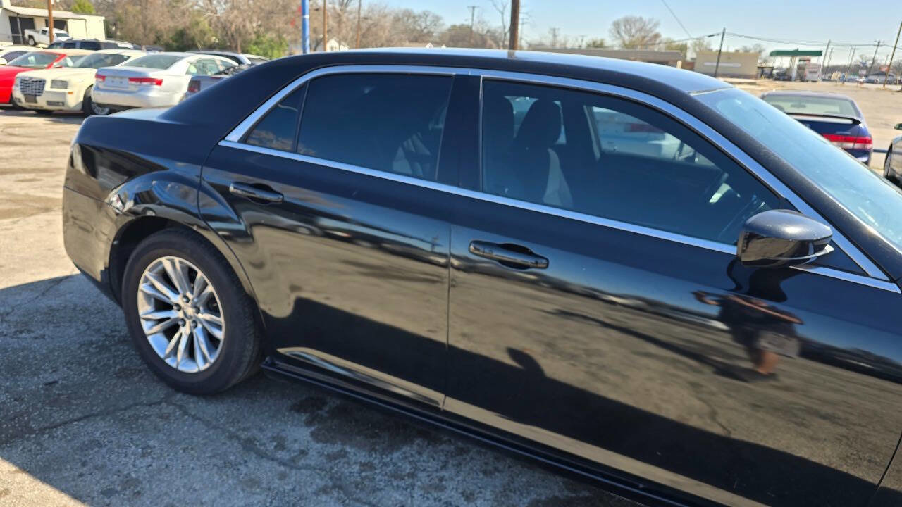 Used 2011 Chrysler 300 RWD image 6