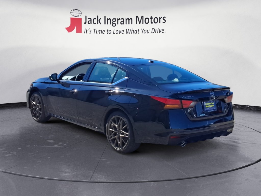 Used 2025 Nissan Altima 2.5 SR w/ SR Premium Package FWD image 3