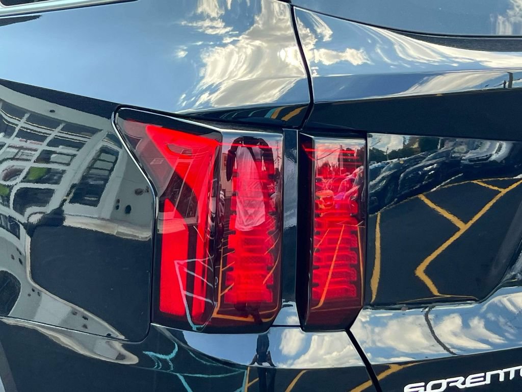 Certified 2023 Kia Sorento LX FWD image 10