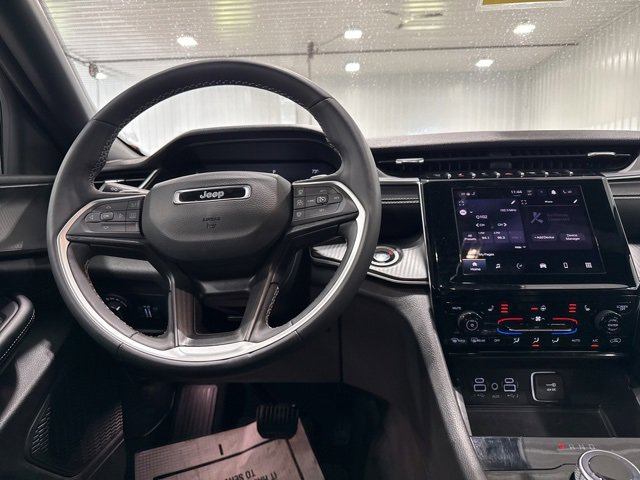Used 2024 Jeep Grand Cherokee Altitude image 11