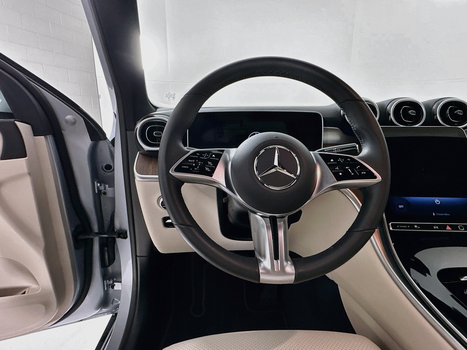 Used 2026 Mercedes-Benz GLC 300 image 12