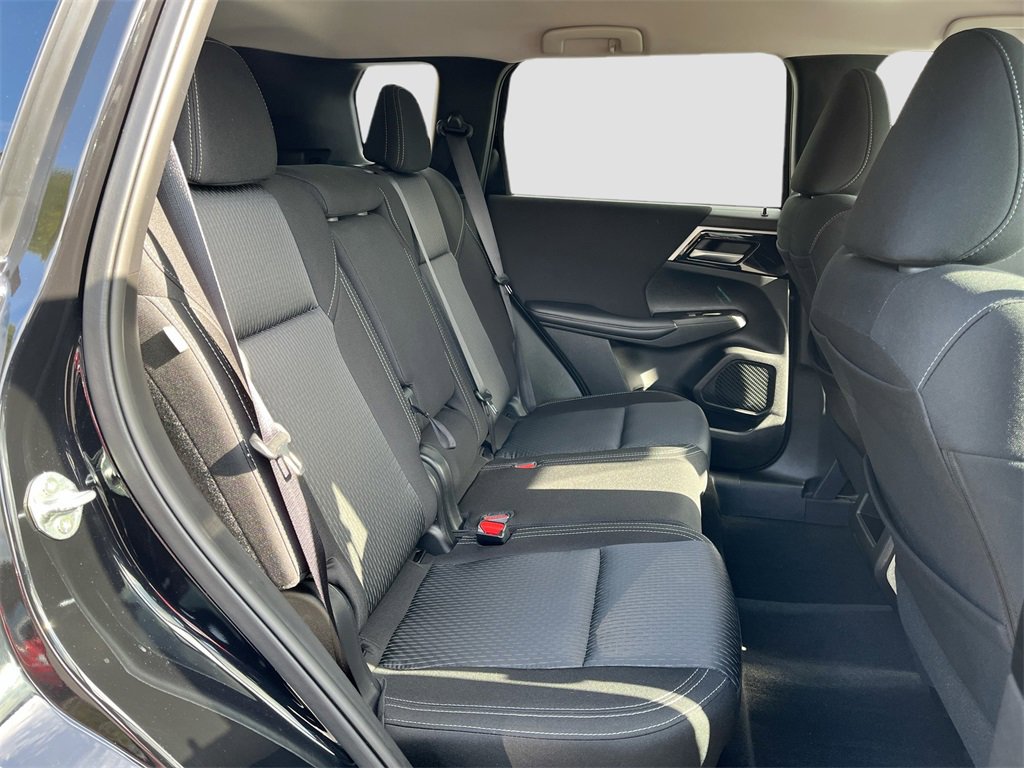Used 2024 Mitsubishi Outlander ES image 25