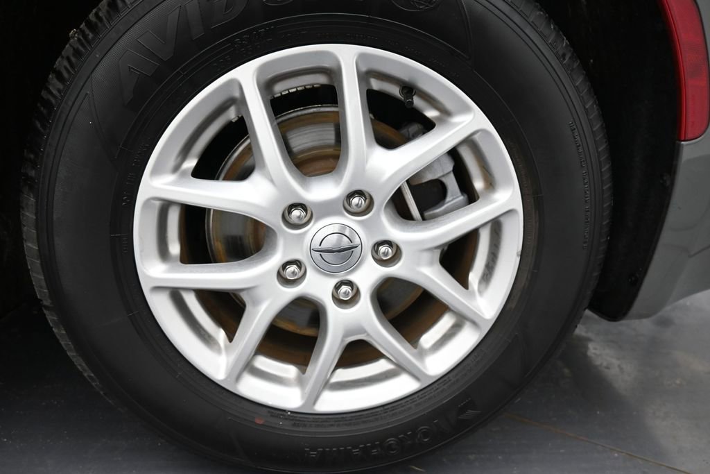 Used 2025 Chrysler Pacifica Select FWD image 34