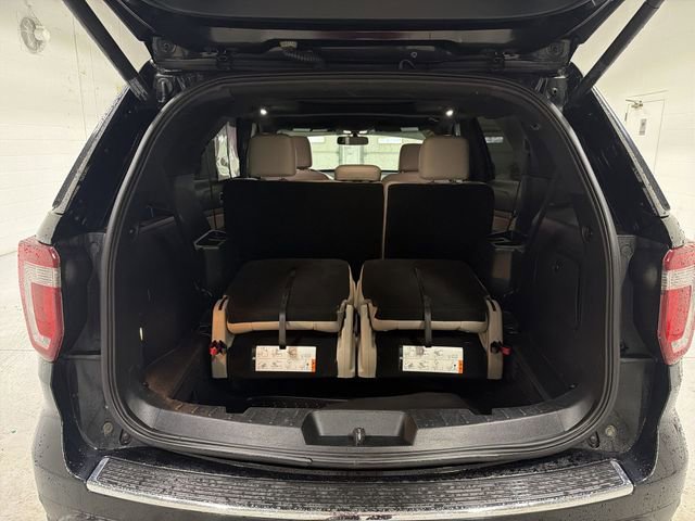 Used 2018 Ford Explorer XLT w/ Equipment Group 202A image 16