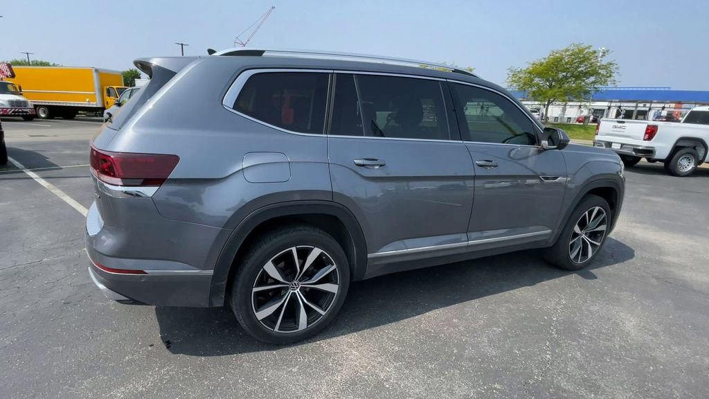 Used 2024 Volkswagen Atlas SEL Premium R-Line AWD/4WD image 2