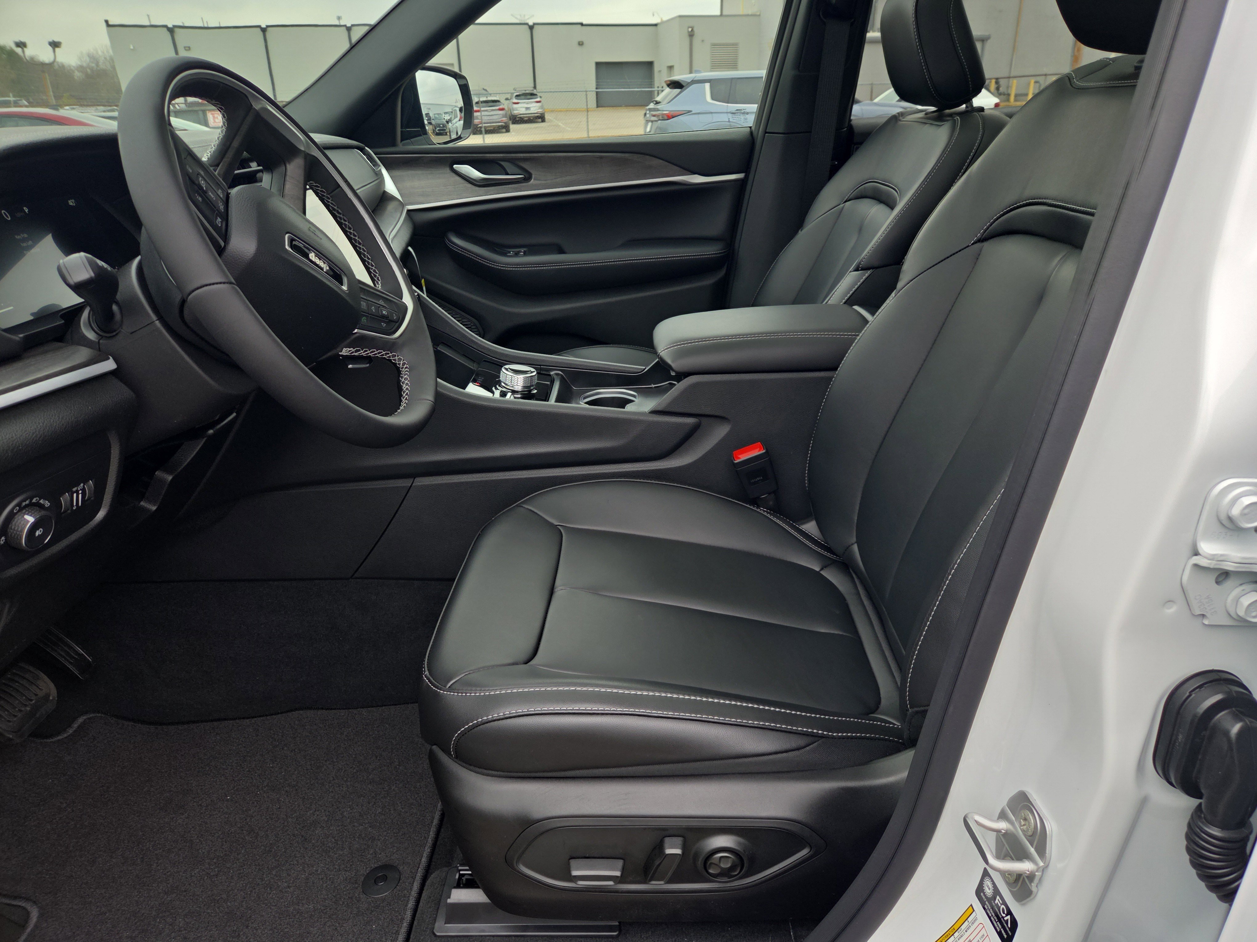 New 2025 Jeep Grand Cherokee L Limited w/ Trailer Tow Package image 4