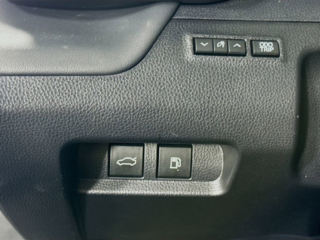 Used 2025 Toyota Crown Limited w/ Advanced Technology Package AWD/4WD image 17