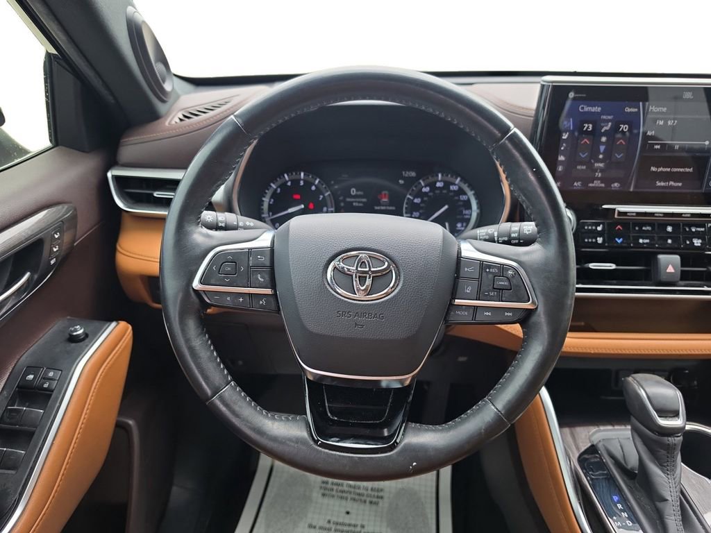 Used 2020 Toyota Highlander Platinum FWD image 12