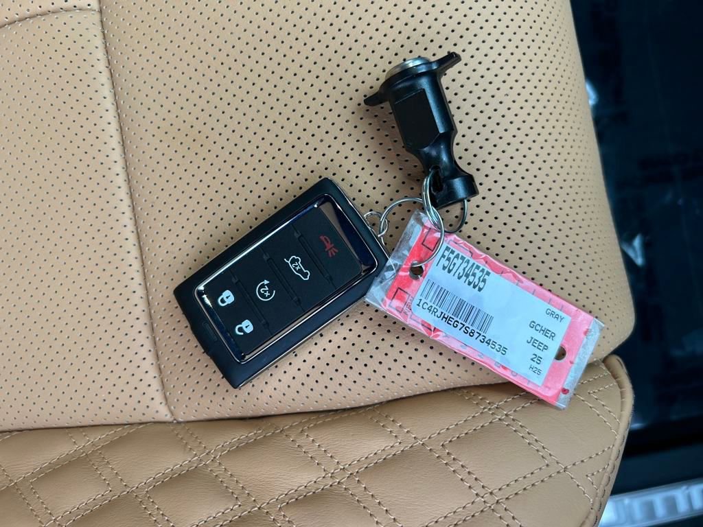 New 2025 Jeep Grand Cherokee Summit w/ Adv Protech Group IV image 28