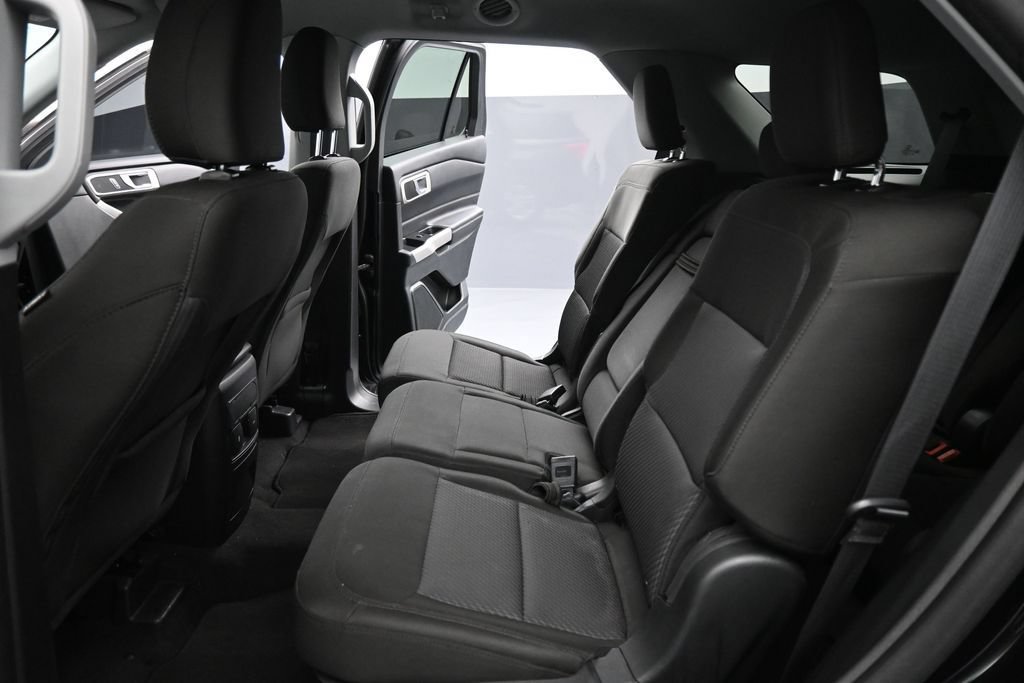 Certified 2024 Ford Explorer XLT RWD image 17