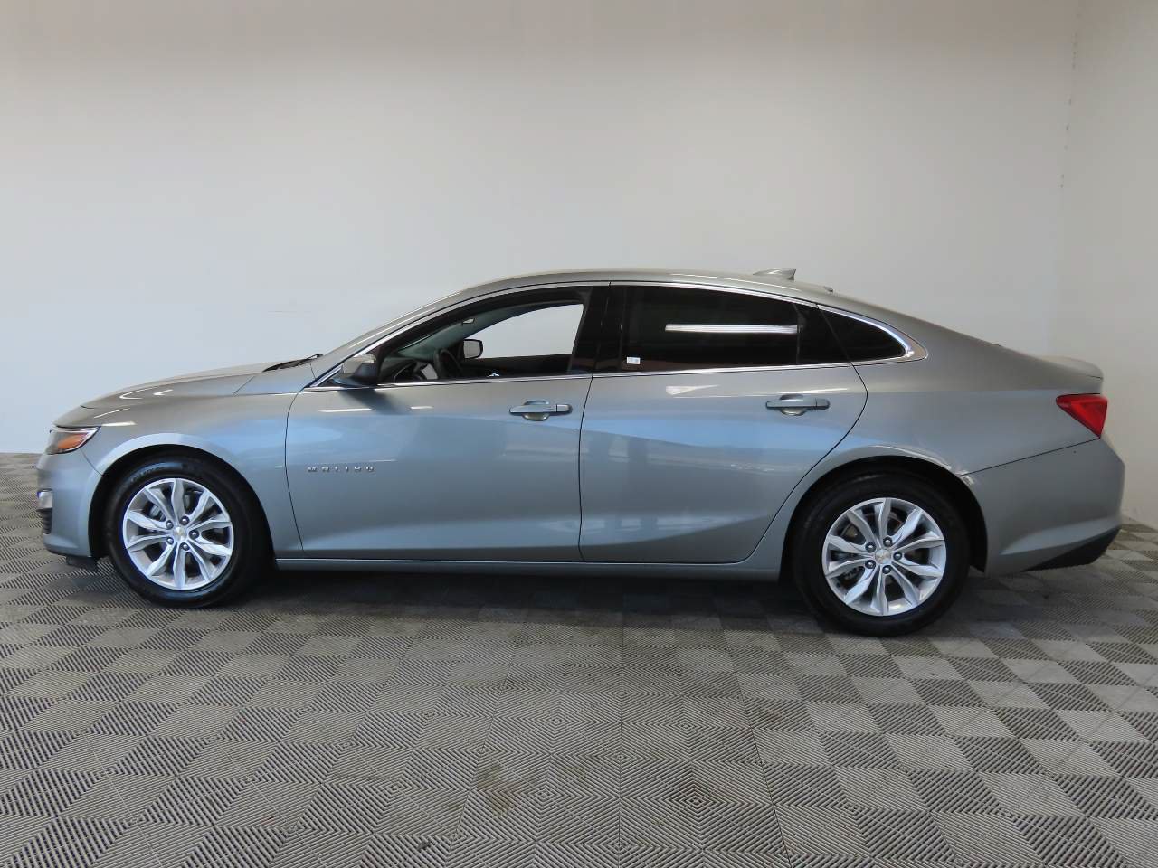 Used 2024 Chevrolet Malibu LT FWD image 5