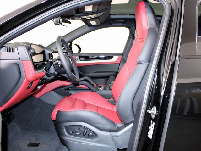 New 2025 Porsche Cayenne Coupe image 5
