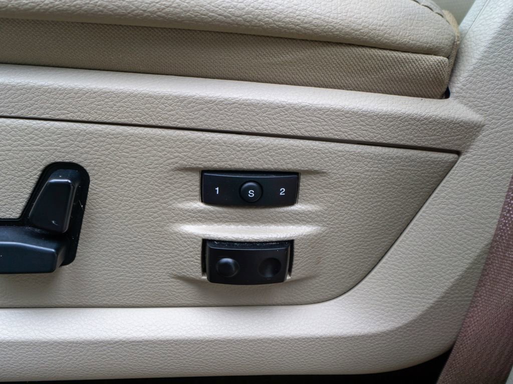 Used 2016 RAM 1500 Laramie w/ Convenience Group image 17