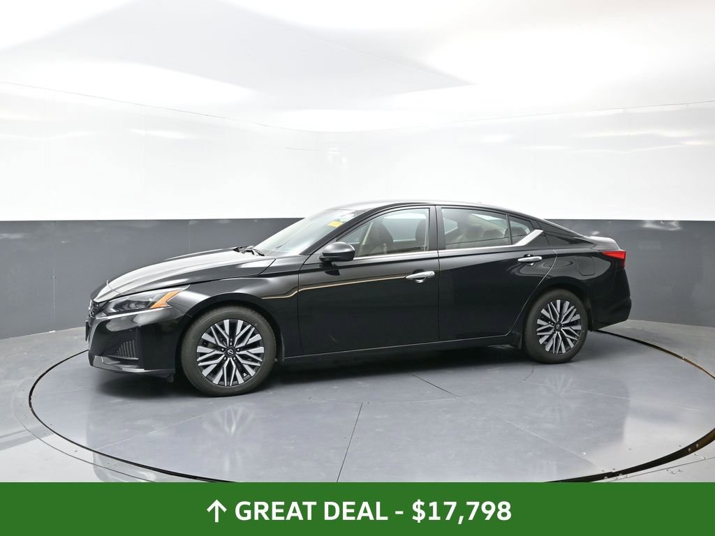 Used 2024 Nissan Altima 2.5 SV image 10