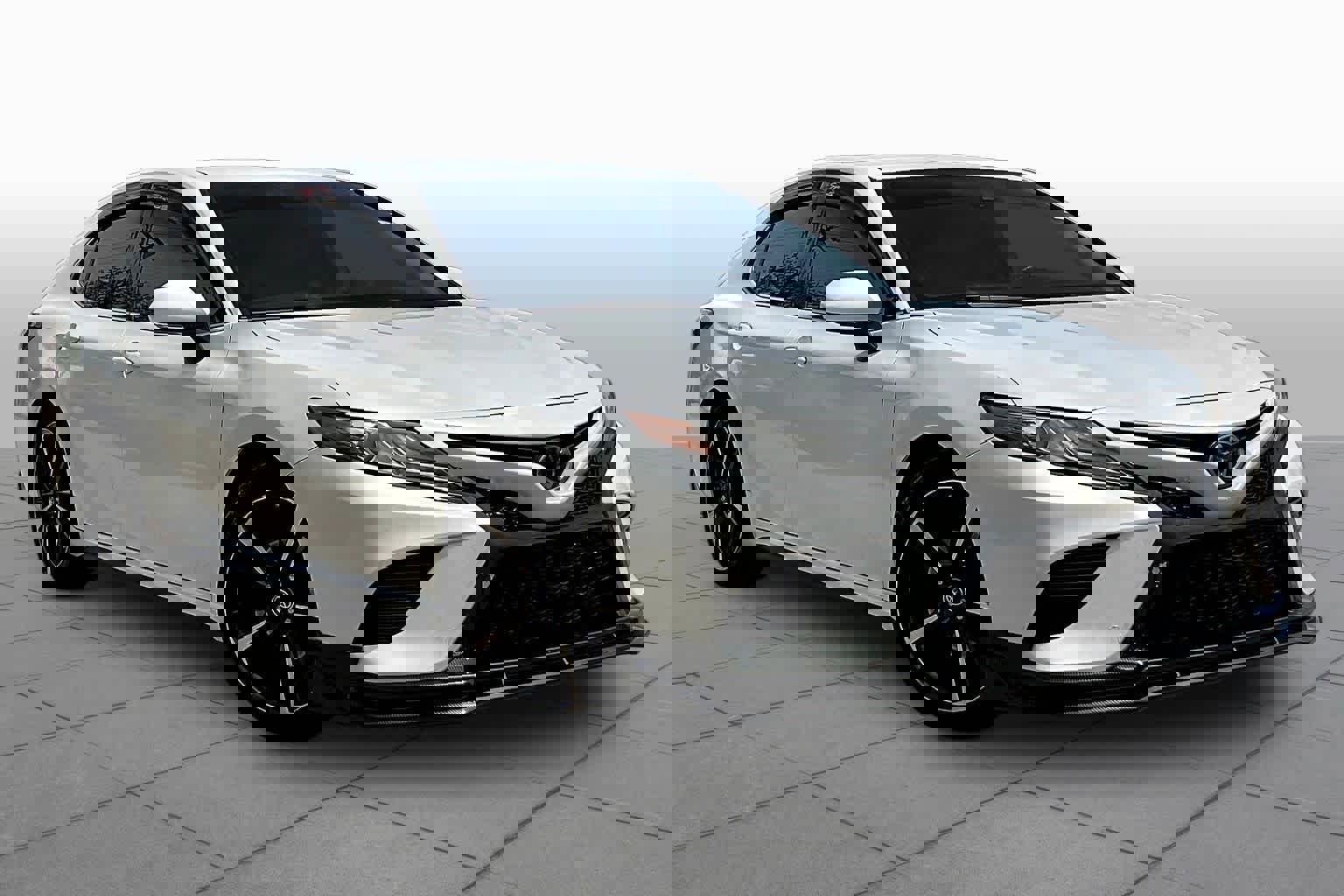 Used 2019 Toyota Camry XSE image 3