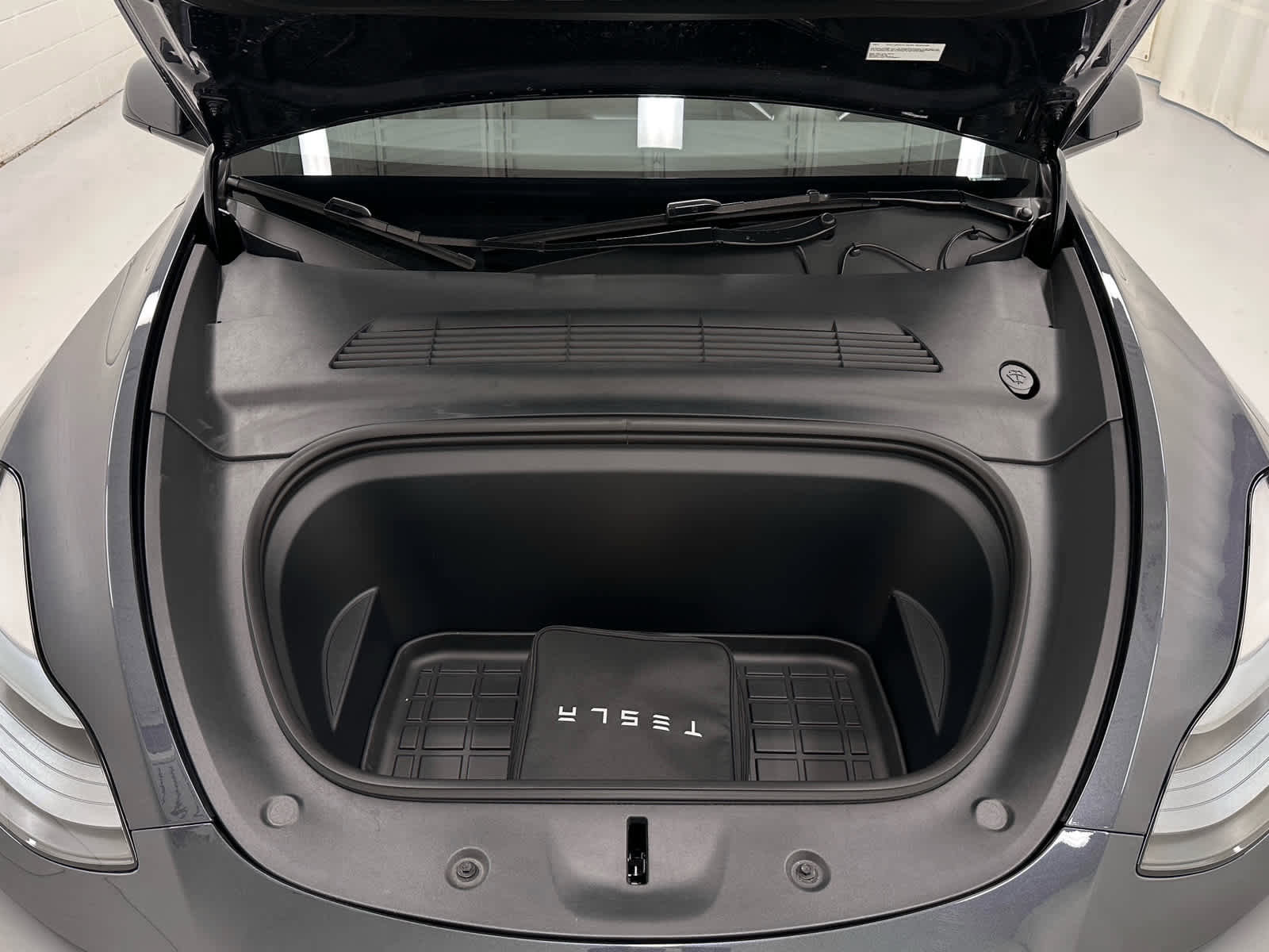 Used 2024 Tesla Model Y Long Range image 40