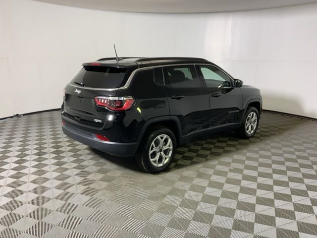 Used 2026 Jeep Compass Latitude image 8