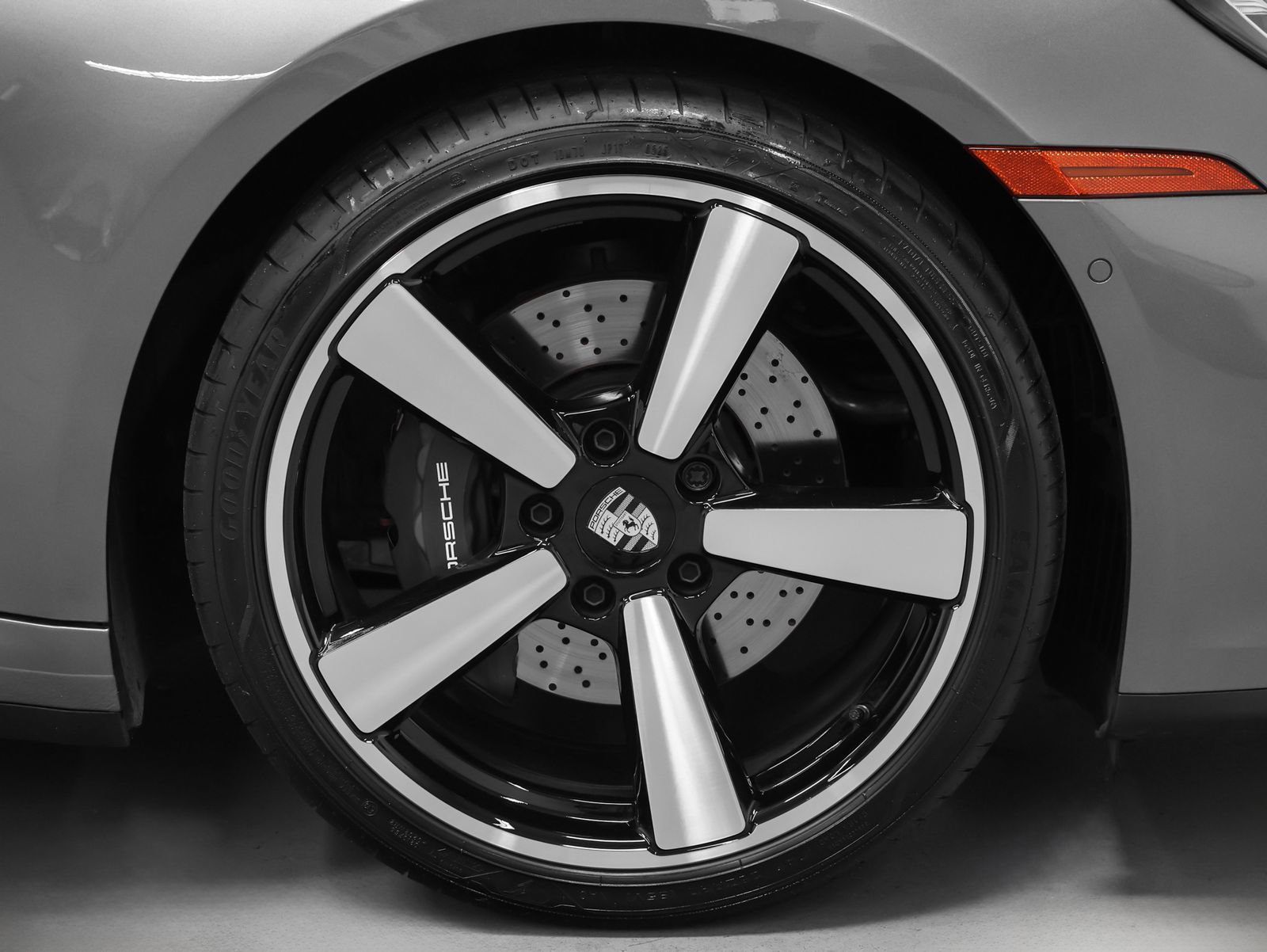 Certified 2025 Porsche 911 Carrera RWD image 15