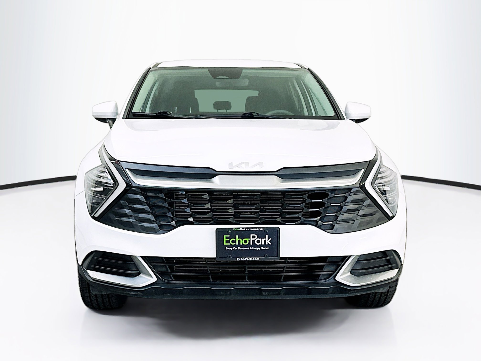 Used 2025 Kia Sportage LX image 2