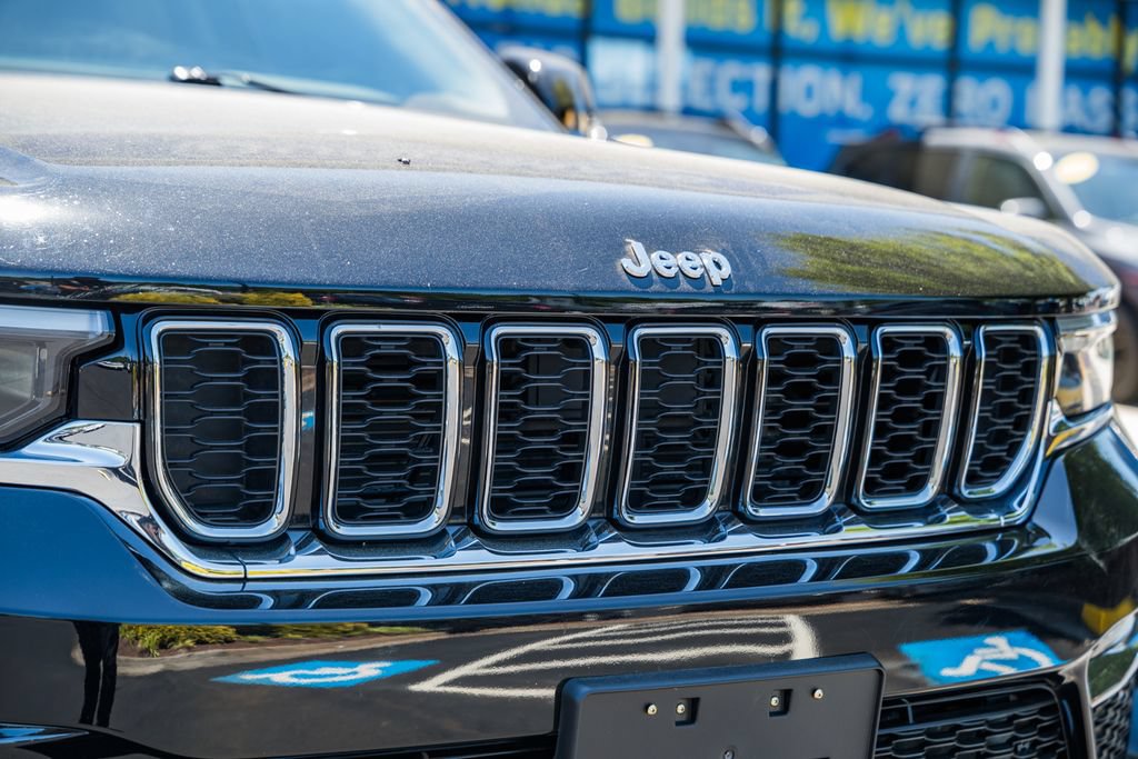 Used 2023 Jeep Grand Cherokee Limited AWD/4WD image 13