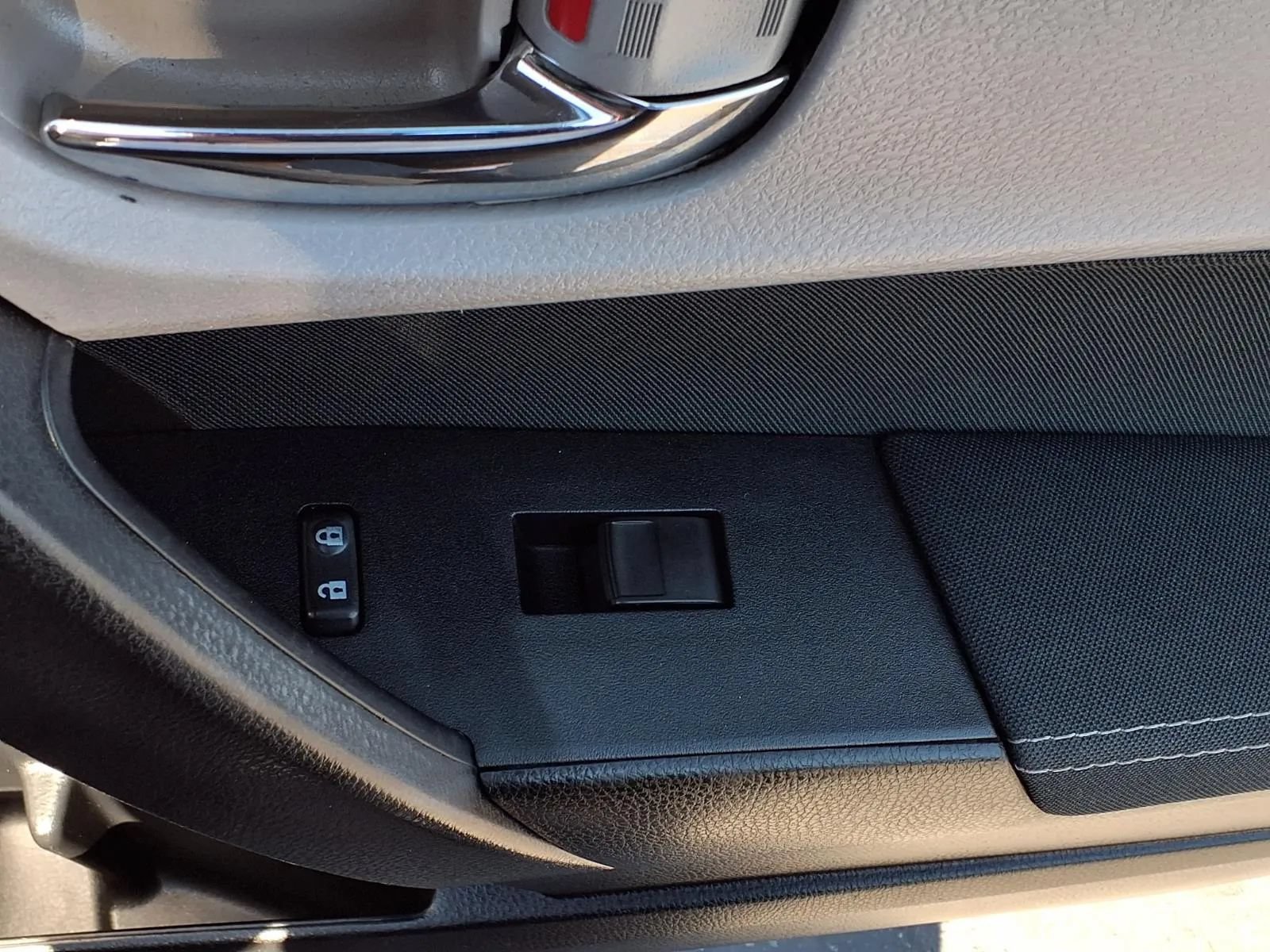Used 2016 Toyota Corolla LE FWD image 20