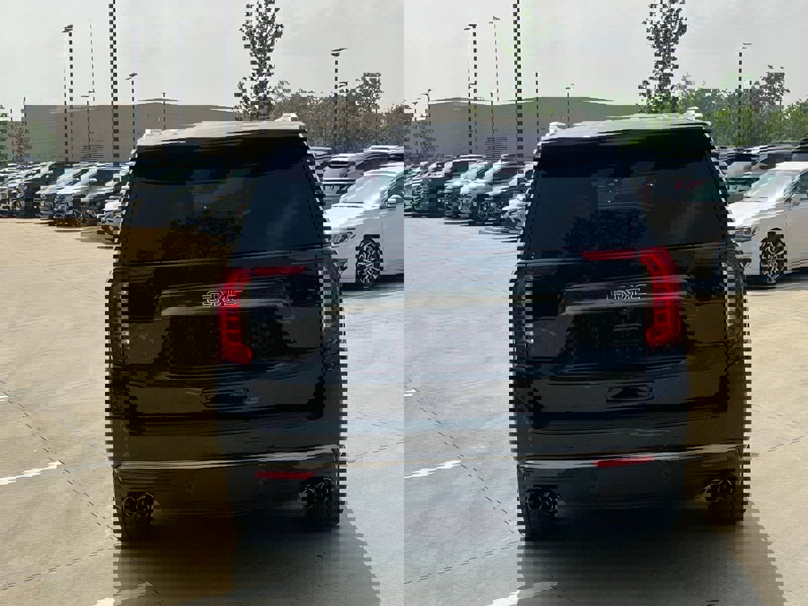 Used 2023 GMC Yukon Denali Ultimate AWD/4WD image 11