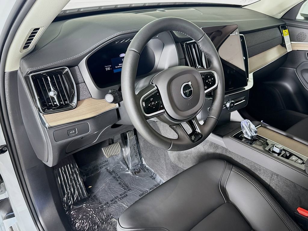 New 2026 Volvo XC90 B5 Core w/ Protection Package Premier image 9