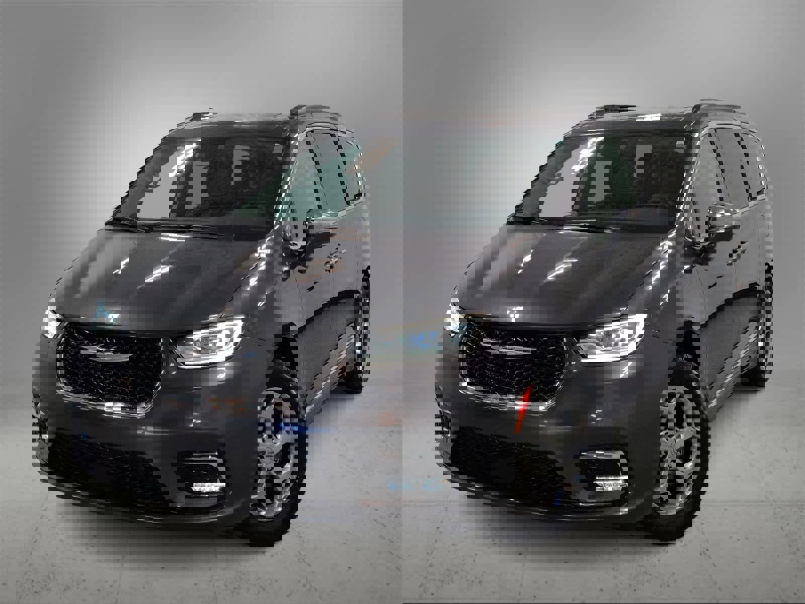 Used 2022 Chrysler Pacifica Limited w/ Uconnect Theater Family Group