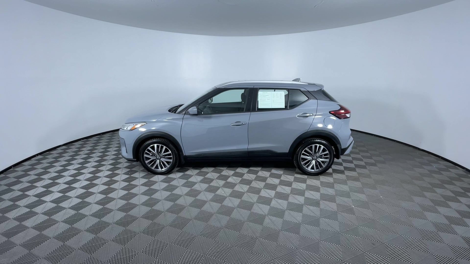 Used 2023 Nissan Kicks SV FWD image 5