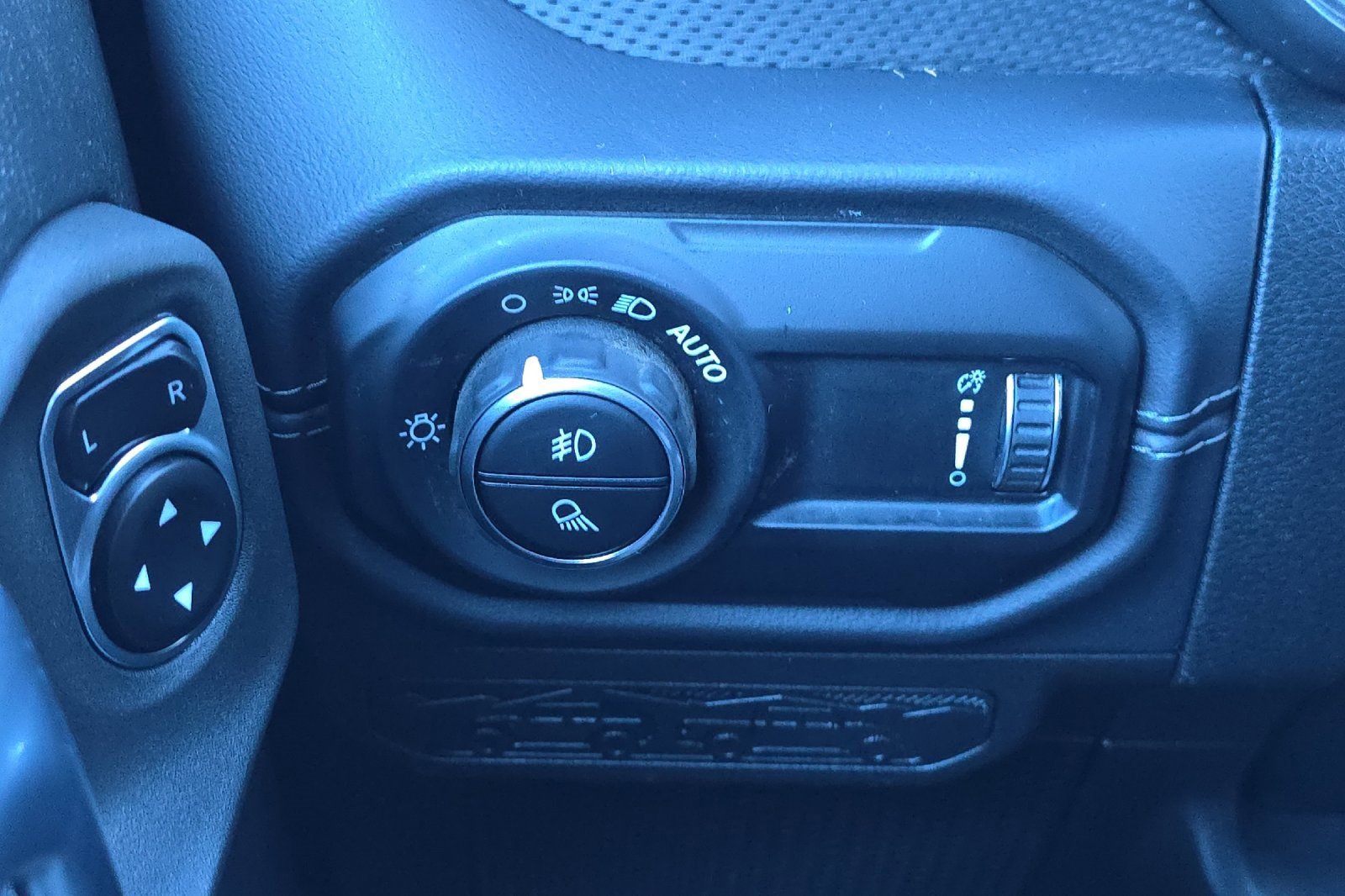 Used 2025 Jeep Gladiator Rubicon w/ Convenience Group image 39